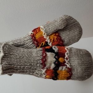 NWOT Alma Handmade Lined Wool Mittens